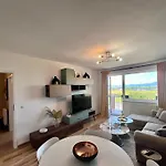 Flh View Elegance - Balcony, Free Parking, Bathtub & Ac Near Coresi Mall דירה *