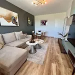Flh View Elegance - Balcony, Free Parking, Bathtub & Ac Near Coresi Mall בראשוב