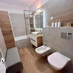 Flh View Elegance - Balcony, Free Parking, Bathtub & Ac Near Coresi Mall בראשוב