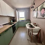 Flh View Elegance - Balcony, Free Parking, Bathtub & Ac Near Coresi Mall *