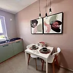 Flh View Elegance - Balcony, Free Parking, Bathtub & Ac Near Coresi Mall * בראשוב