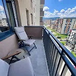 Apartment Flh View Elegance - Balcony, Free Parking, Bathtub & Ac Near Coresi Mall Brasov