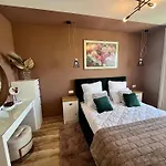 Flh View Elegance - Balcony, Free Parking, Bathtub & Ac Near Coresi Mall בראשוב