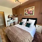 Flh View Elegance - Balcony, Free Parking, Bathtub & Ac Near Coresi Mall Brasov