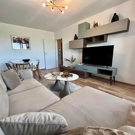 Appartement Flh View Elegance - Balcony, Free Parking, Bathtub & Ac Near Coresi Mall Braşov