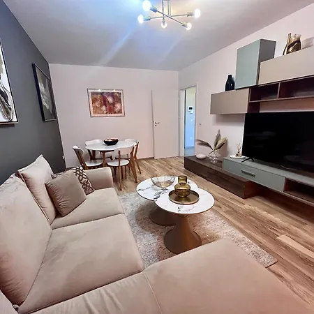 Flh View Elegance - Balcony, Free Parking, Bathtub & Ac Near Coresi Mall Appartement *