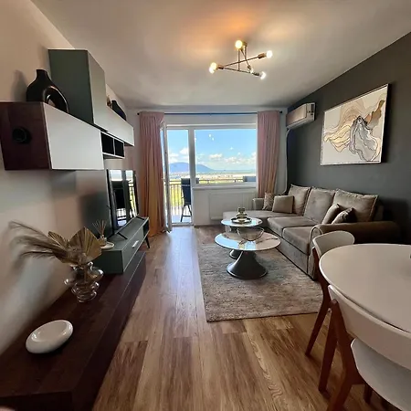 Appartement Flh View Elegance - Balcony, Free Parking, Bathtub & Ac Near Coresi Mall