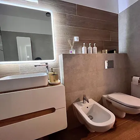 Flh View Elegance - Balcony, Free Parking, Bathtub & Ac Near Coresi Mall