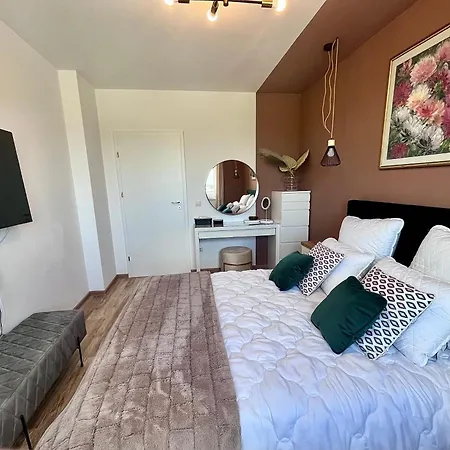 Appartement Flh View Elegance - Balcony, Free Parking, Bathtub & Ac Near Coresi Mall