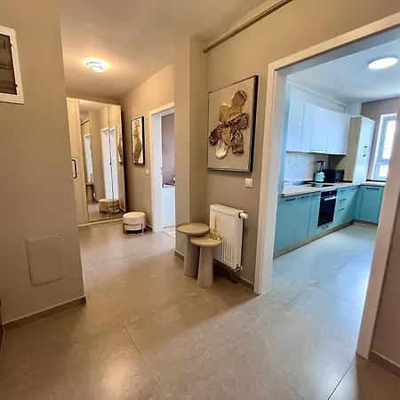 Flh View Elegance - Balcony, Free Parking, Bathtub & Ac Near Coresi Mall