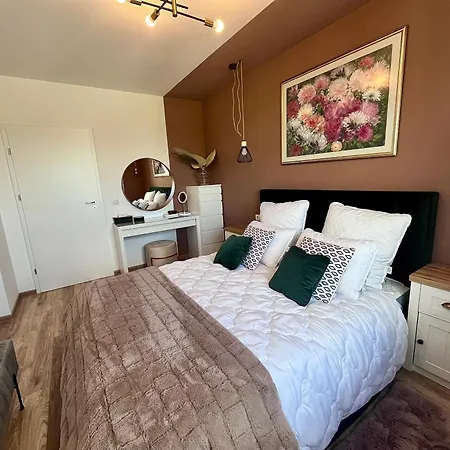 Appartement Flh View Elegance - Balcony, Free Parking, Bathtub & Ac Near Coresi Mall