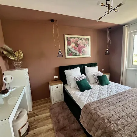 Flh View Elegance - Balcony, Free Parking, Bathtub & Ac Near Coresi Mall *