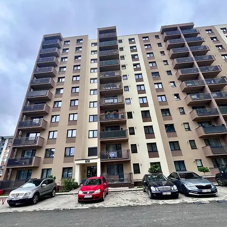 Apartment Flh View Elegance - Balcony, Free Parking, Bathtub & Ac Near Coresi Mall