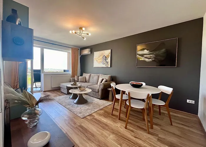 Flh View Elegance - Balcony, Free Parking, Bathtub & Ac Near Coresi Mall *