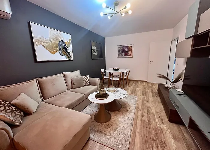 Апартаменты Flh View Elegance - Balcony, Free Parking, Bathtub & Ac Near Coresi Mall