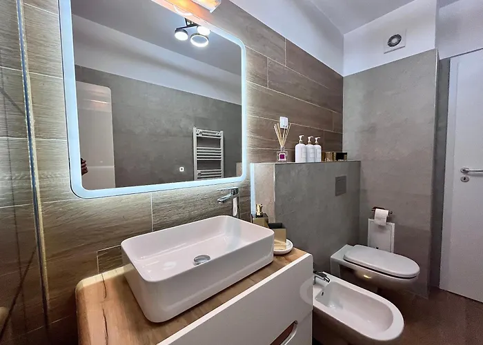 Flh View Elegance - Balcony, Free Parking, Bathtub & Ac Near Coresi Mall Апартаменты