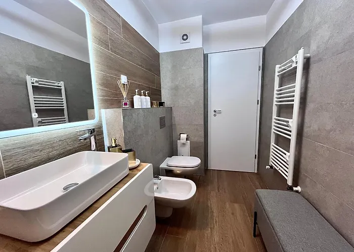 Apartment Flh View Elegance - Balcony, Free Parking, Bathtub & Ac Near Coresi Mall Brasov
