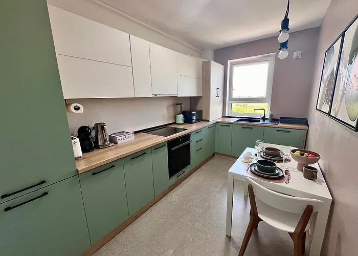 Apartment Flh View Elegance - Balcony, Free Parking, Bathtub & Ac Near Coresi Mall