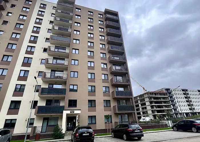 Flh View Elegance - Balcony, Free Parking, Bathtub & Ac Near Coresi Mall Apartment Brasov