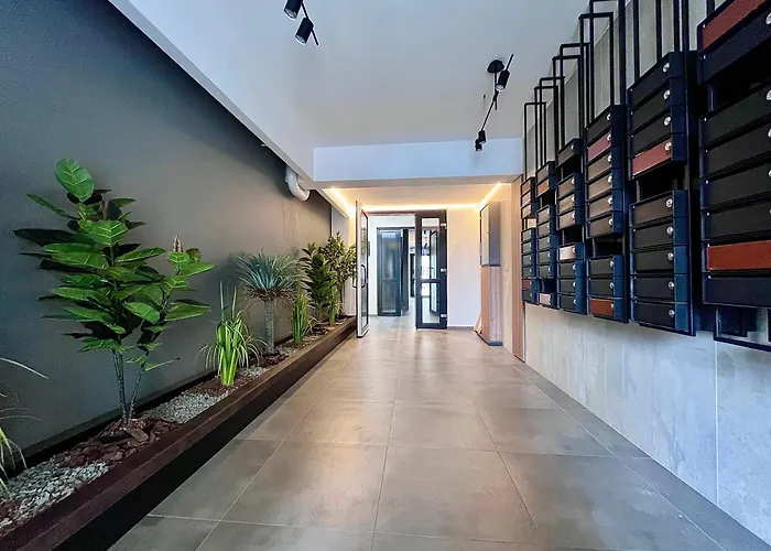 Flh View Elegance - Balcony, Free Parking, Bathtub & Ac Near Coresi Mall