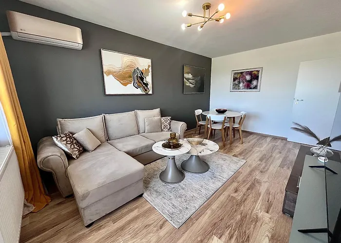 Flh View Elegance - Balcony, Free Parking, Bathtub & Ac Near Coresi Mall *